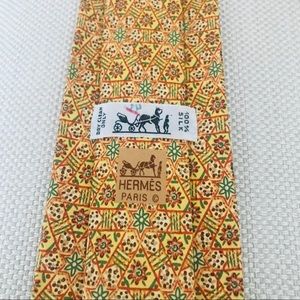 Hermès Silk Tie: Geometric Floral Print Pattern